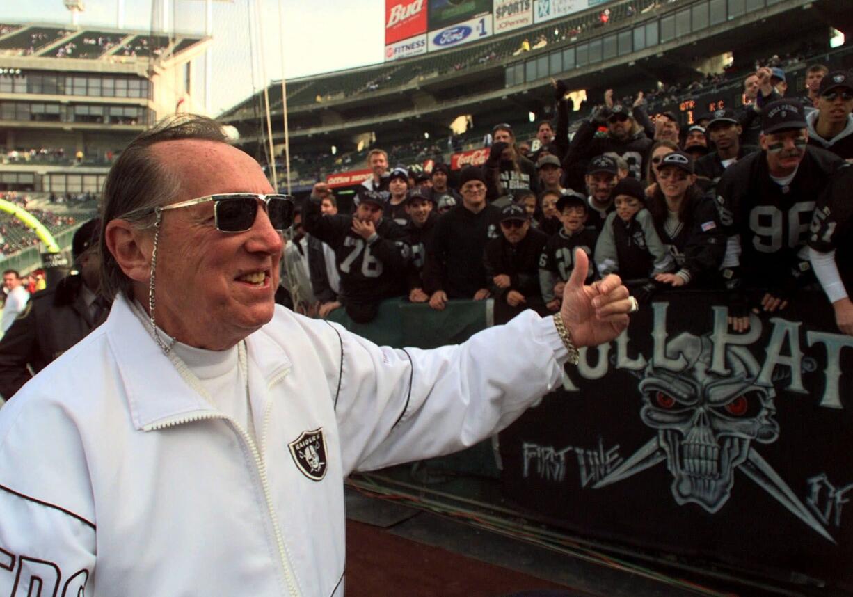 Al Davis, greeting the Raider faithful at a game in 1998.