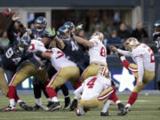 David Akers, right, kicks a 39-yard field goal, his fourth of the day, sending the San Francisco 49ers to a 19-17 win over the Seahawks.