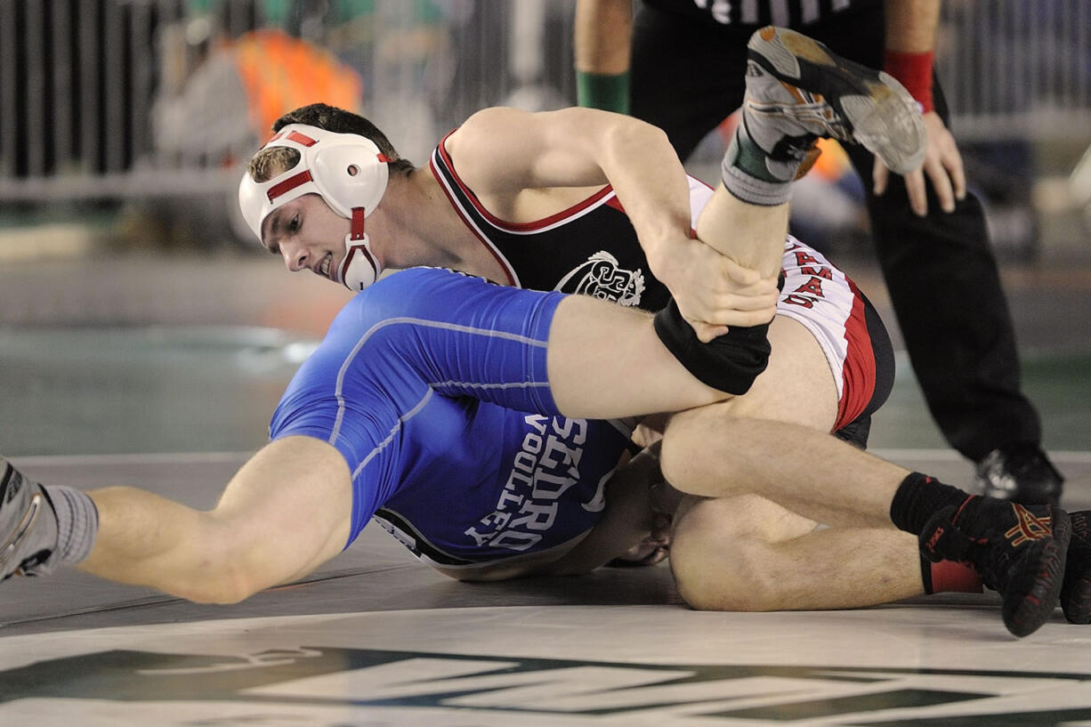 Tyler Weiss of Camas High School, top, turns Boyce Johnson of Sedro Woolley High School.