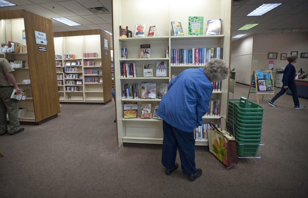 Vancouver mall library to shrink in 2013 - The Columbian