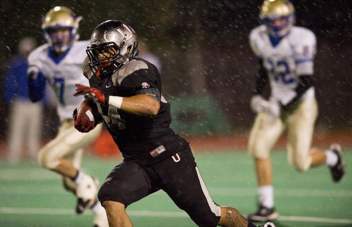 Union's Brandon Brody-Heim runs away from Tahoma defenders in the first half at McKenzie Stadium, Friday, November 4, 2011.