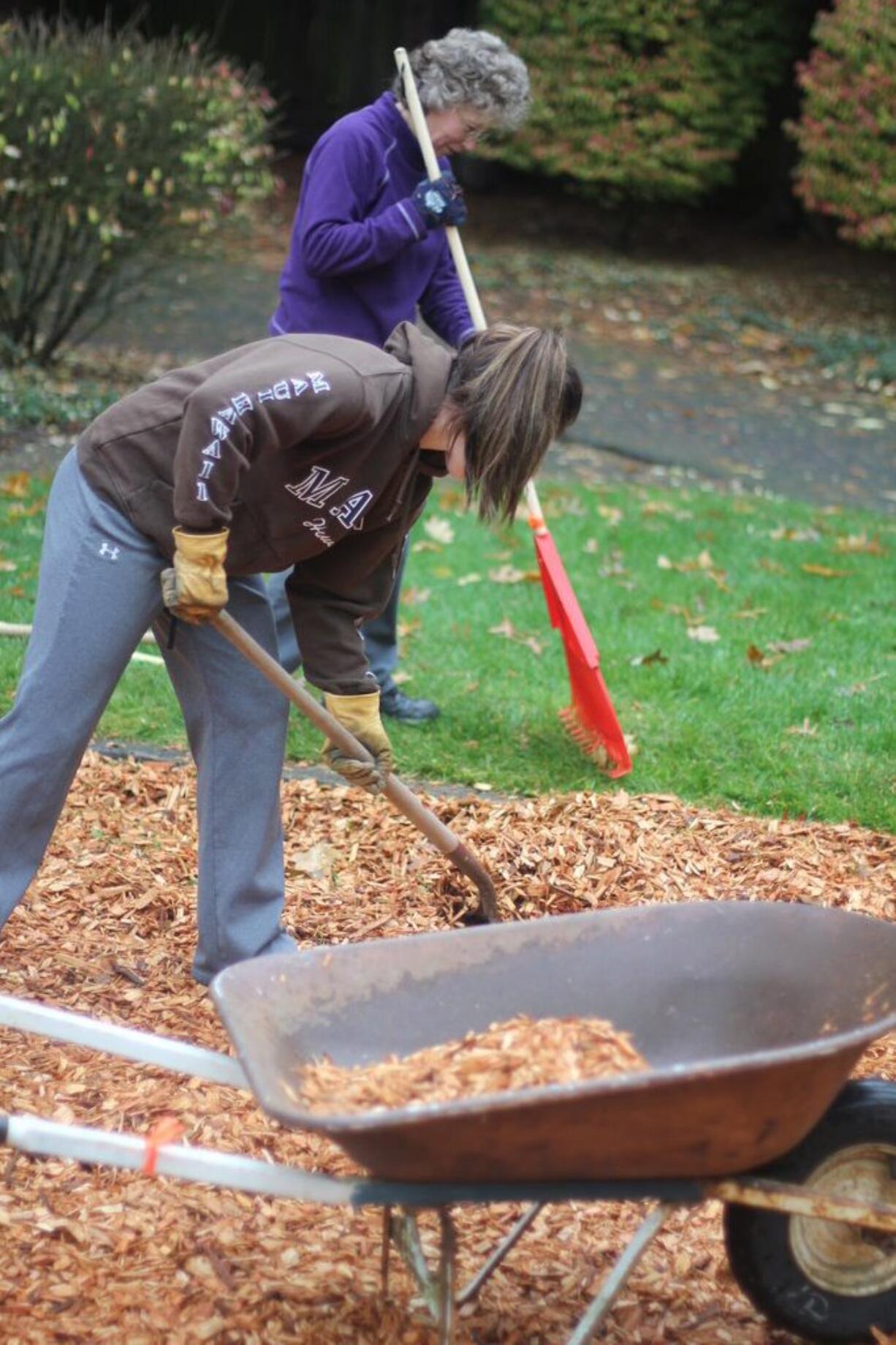 Cascade Highlands: Skyview student Hannah Johnson, front, and Cascade Highland neighborhood association chair Jean Kent help with improvements to Homestead Park.