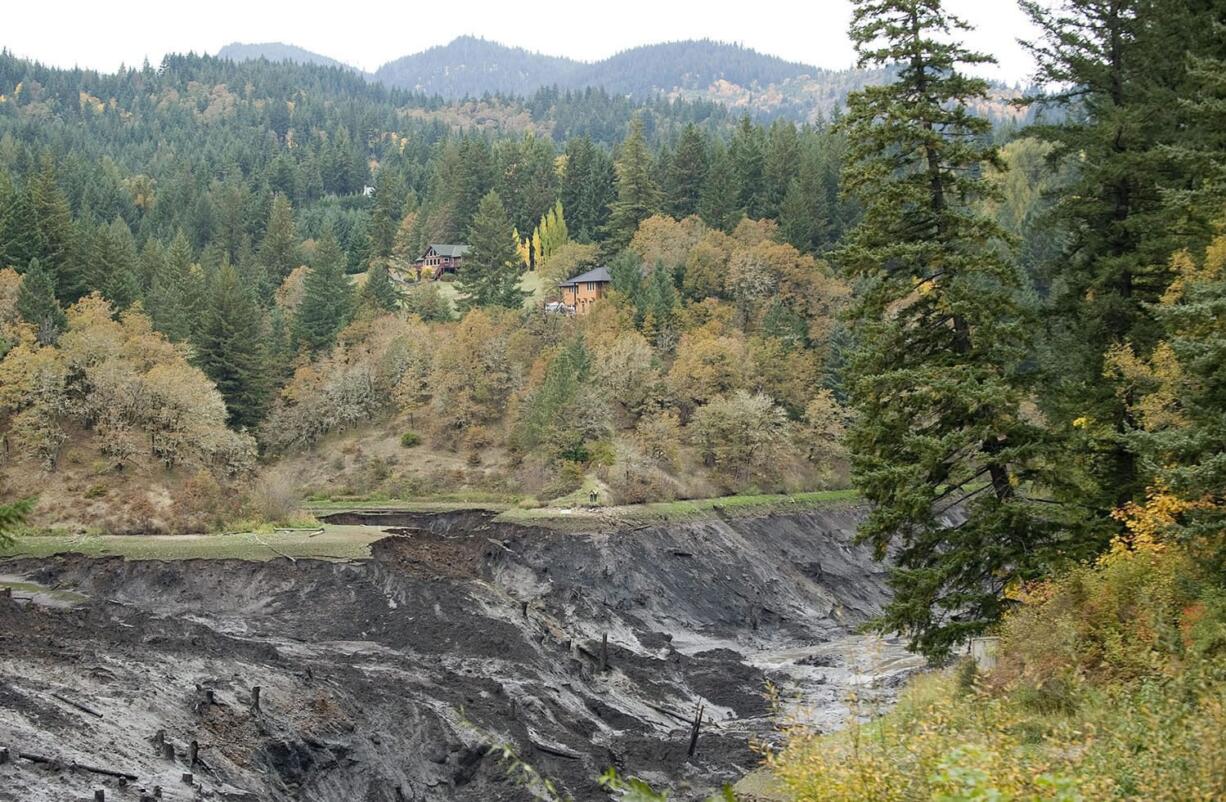 The draining of Northwestern Lake after Condit Dam was breached on Oct.