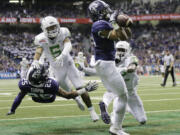 TCU wide receiver Jaelan Austin (15) catches a touchdown pass in front of Oregon cornerback Chris Seisay (12) during the second half of the Alamo Bowl NCAA college football game, Saturday, Jan. 2, 2016, in San Antonio.