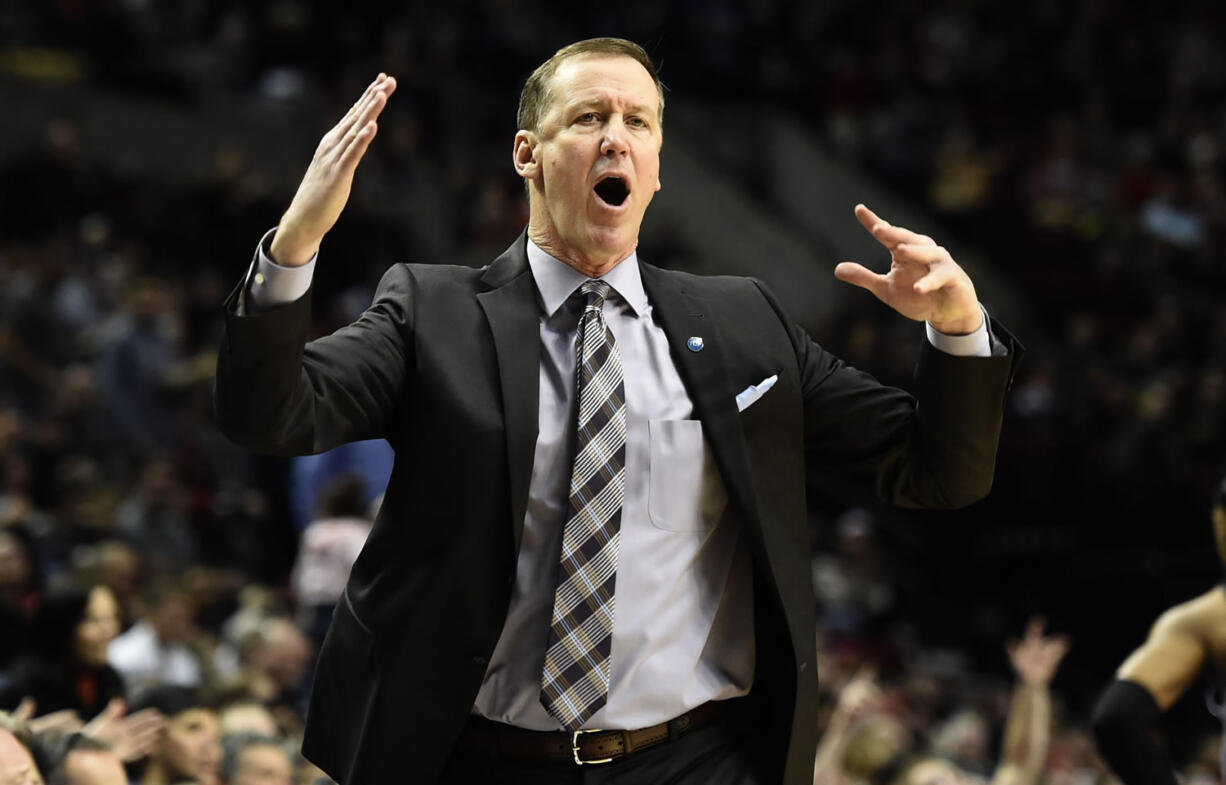 Portland Trail Blazers coach Terry Stotts reacts to an official&#039;s call during the second half of an NBA basketball game against the Los Angeles Clippers in Portland, Ore., Wednesday, Jan. 6, 2016. The Clippers won 109-98.