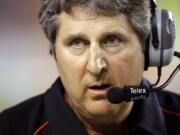 Former Texas Tech coach Mike Leach has reached a verbal agreement to be the new football coach at Washington State, an official within the athletic department told the Associated Press on Wednesday.