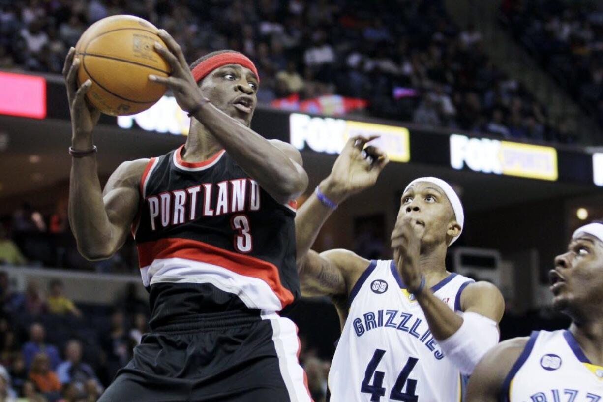 Portland Trail Blazers' Jonny Flynn (3) tries to pass around Memphis Grizzlies' Dante Cunningham (44) and Josh Selby during the first half in Memphis, Tenn., on Saturday.