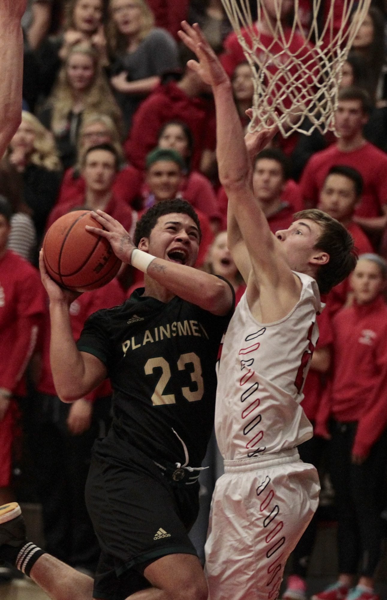 Evergreen&#039;s Dustin Nettles (23) goes to the basket against Camas&#039; Cooper McNatt. Nettles scored nine points.