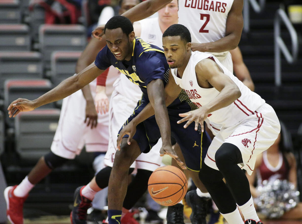 California's Roger Moute a Bidias, left, and Washington State's Que Johnson go after a loose ball during the first half of an NCAA college basketball game, Sunday, Feb. 21, 2016, in Pullman, Wash.