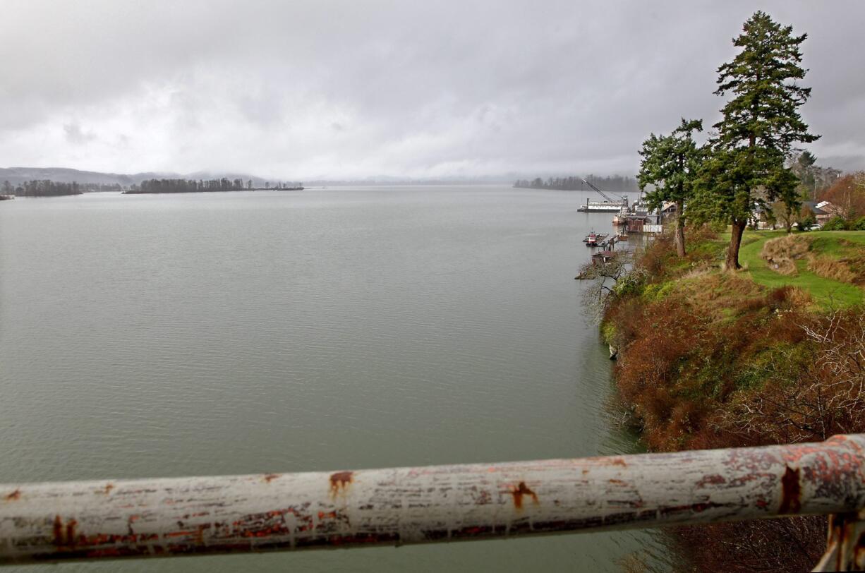 This is the lower end of Cathlamet Channel, looking downstream from the bridge to Puget Island.