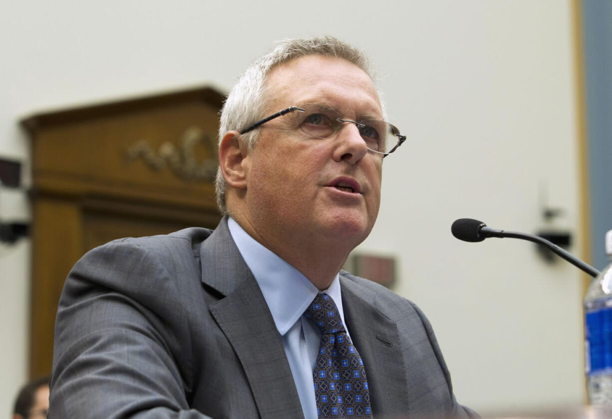 Apple Senior Vice President and General Counsel Bruce Sewell testifies on Capitol Hill in Washington, Tuesday, March 1, 2016, before the House Judiciary Committee hearing on &#039;The Encryption Tightrope: Balancing Americans&#039; Security and Privacy.&#039; ( AP Photo/Jose Luis Magana)