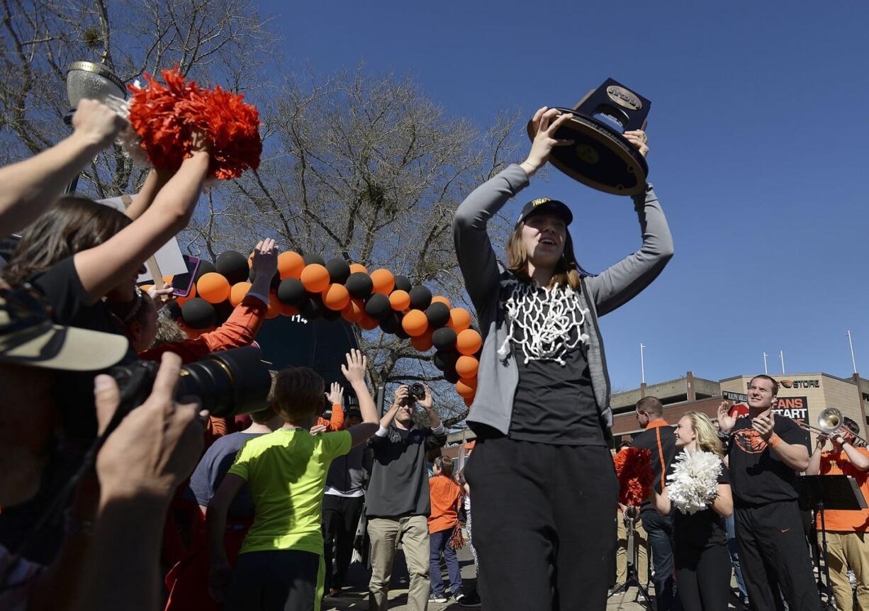 Oregon State center Ruth Hamblin carries the regional championship trophy as the team is greeted by fans in Corvallis, Ore., on Tuesday, March 29, 2016. Oregon State faces Connecticut in the NCAA women&#039;s basketball tournament Final Four in Indianapolis on Sunday.