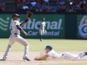 Texas Rangers&#039; Rougned Odor, right, steals second base as Seattle Mariners shortstop Ketel Marte (4) awaits the throw from home during the fifth inning of a baseball game, Monday, April 4, 2016, in Arlington, Texas.