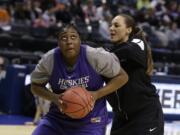 Washington&#039;s Chantel Osahor (0) puts up a shot during college basketball practice for the women&#039;s Final Four in the NCAA Tournament Saturday, April 2, 2016, in Indianapolis.