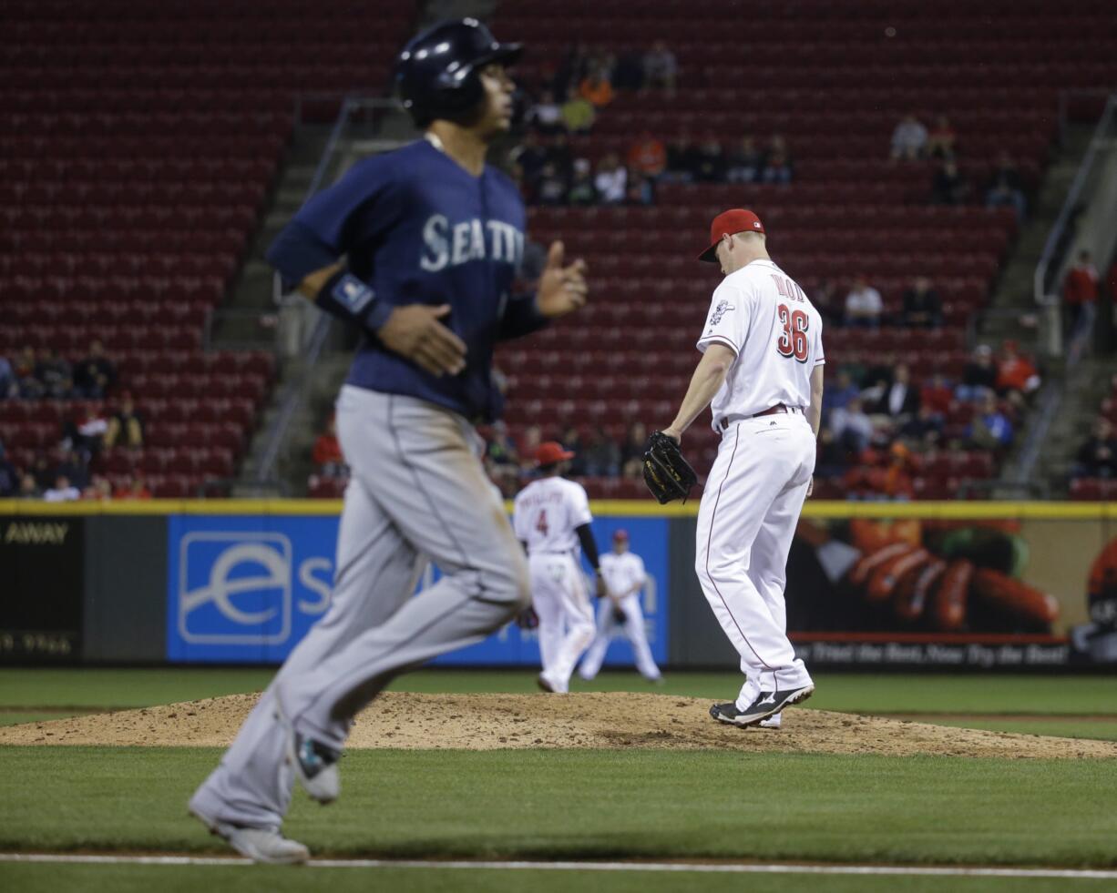 Cincinnati Reds relief pitcher Blake Wood (36) steps up onto the mound after walking Seattle Mariners' Seth Smith with the bases loaded, scoring Leonys Martin, left, during the seventh inning of a baseball game, Friday, May 20, 2016, in Cincinnati.