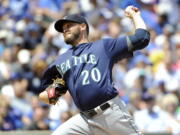 Seattle Mariners starting pitcher Wade Miley (20) throws against the Chicago Cubs during the first inning of an interleague baseball game, Saturday, July 30, 2016, in Chicago.