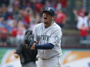 Seattle Mariners starting pitcher Felix Hernandez punches his glove after giving up a grand slam to Texas Rangers&#039; Carlos Gomez in the fourth inning of a baseball game, Wednesday, Aug. 31, 2016, in Arlington, Texas.