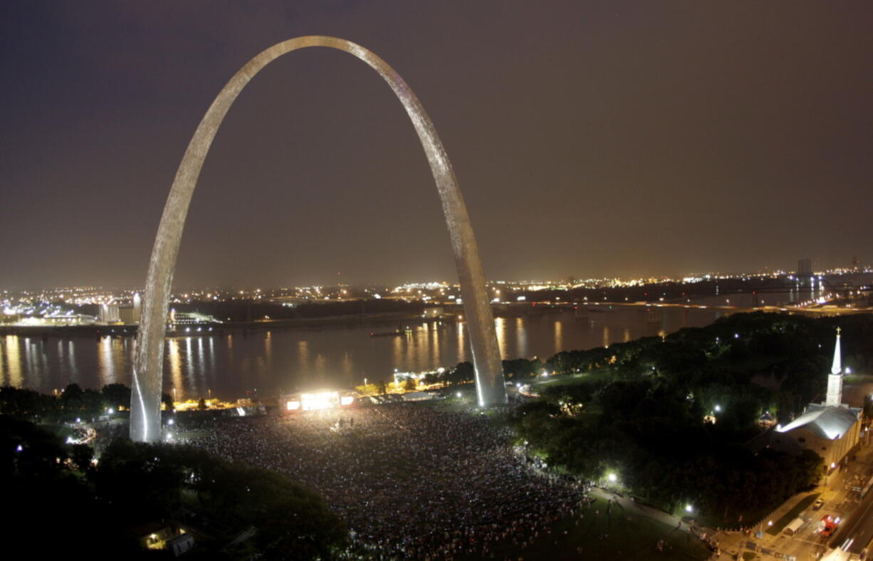 Thousands watch a concert by Sheryl Crow under the Gateway Arch in St. Louis. Video shows a mysterious light appearing high over the arch on August 2, 2016.