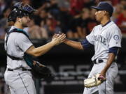 Seattle Mariners&#039; Edwin Diaz, right, and Mike Zunino, left, celebrate a 3-1 win over the Chicago White Sox in a baseball game, Friday, Aug. 26, 2016, in Chicago.