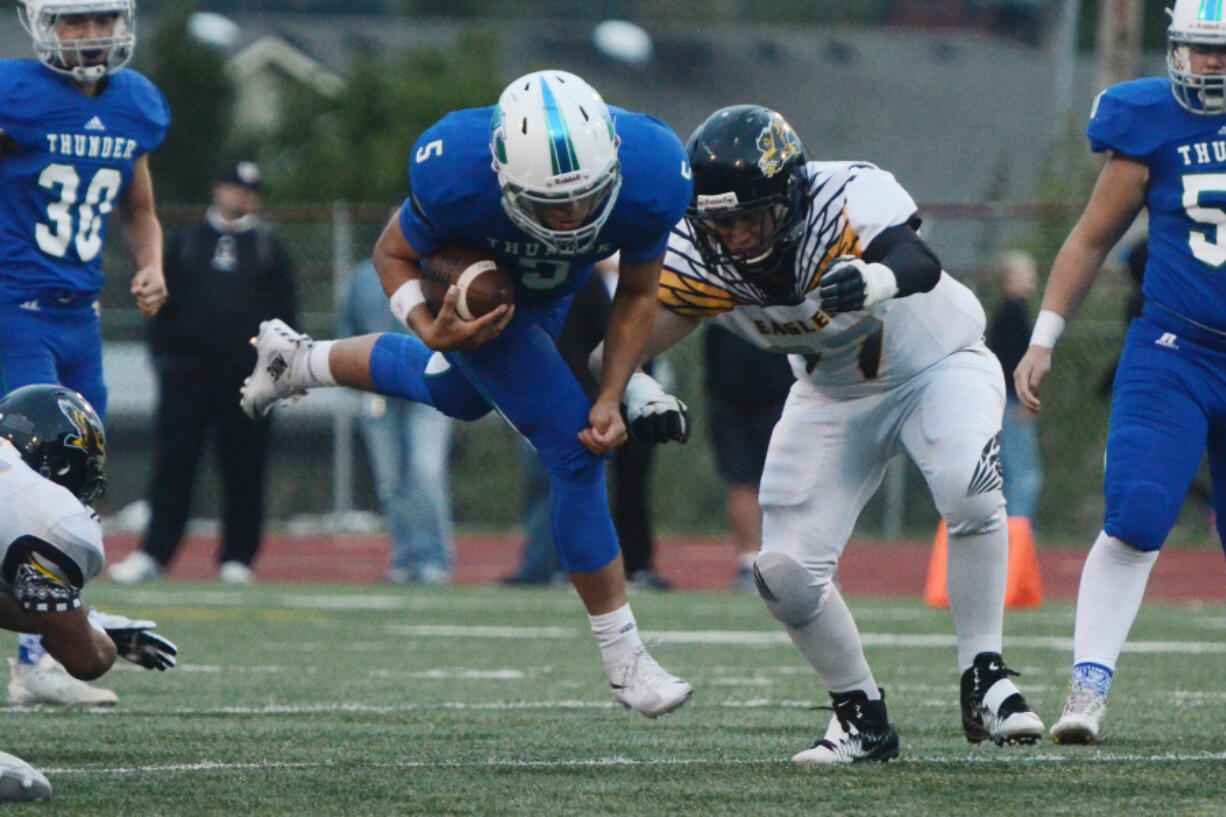 Mountain View quarterback Andre Scheer barrels towards Hudson&#039;s Bay defensive tackle Casey Wishon at McKenzie Stadium on Friday, September 30, 2016. Mountain View beat Hudson&#039;s Bay 34-16.