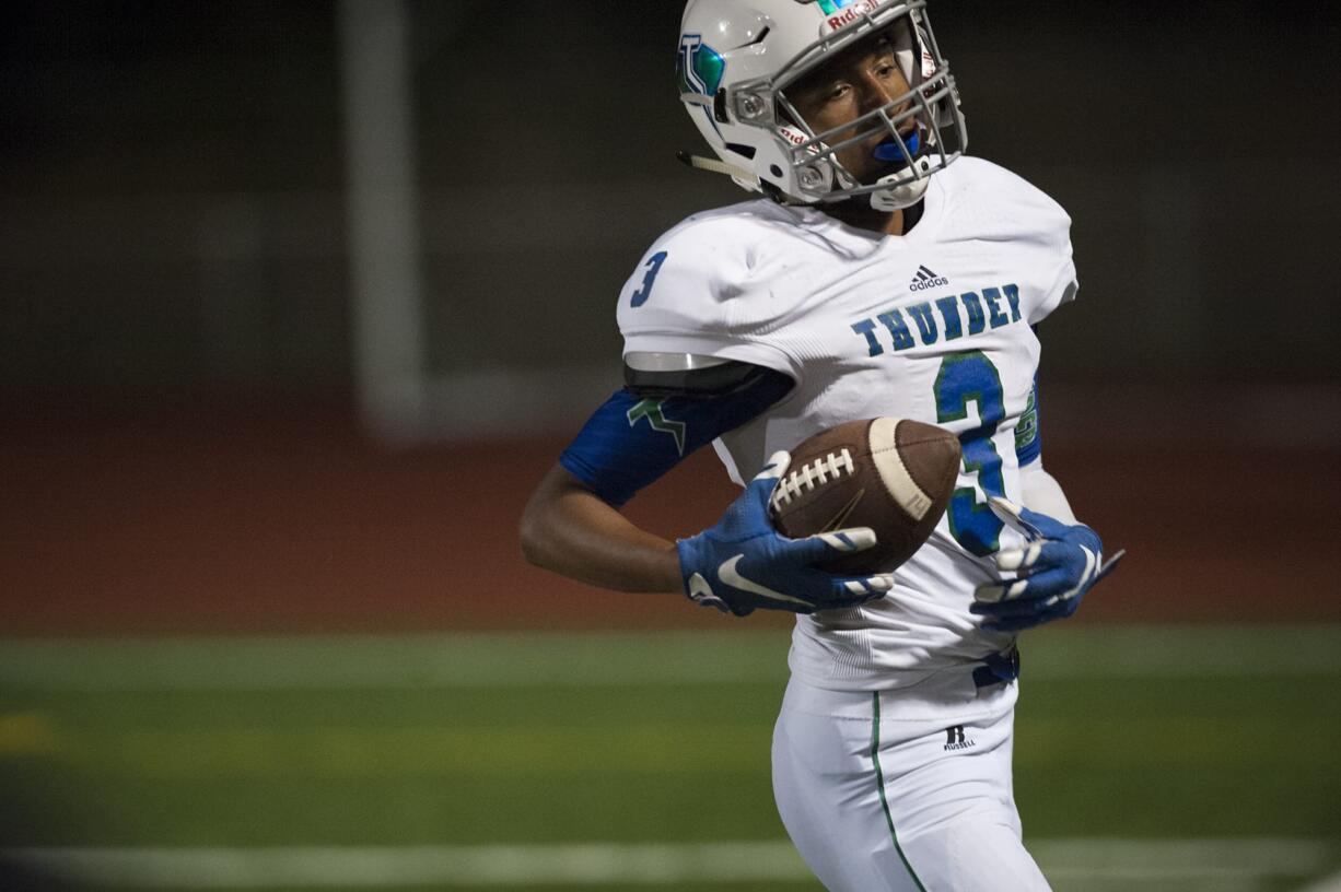 Mountain View’s Darien Chase (3) makes a touchdown in the first quarter, Friday September 9, 2016, at McKenzie Stadium.