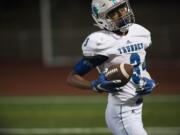 Mountain View’s Darien Chase (3) makes a touchdown in the first quarter, Friday September 9, 2016, at McKenzie Stadium.