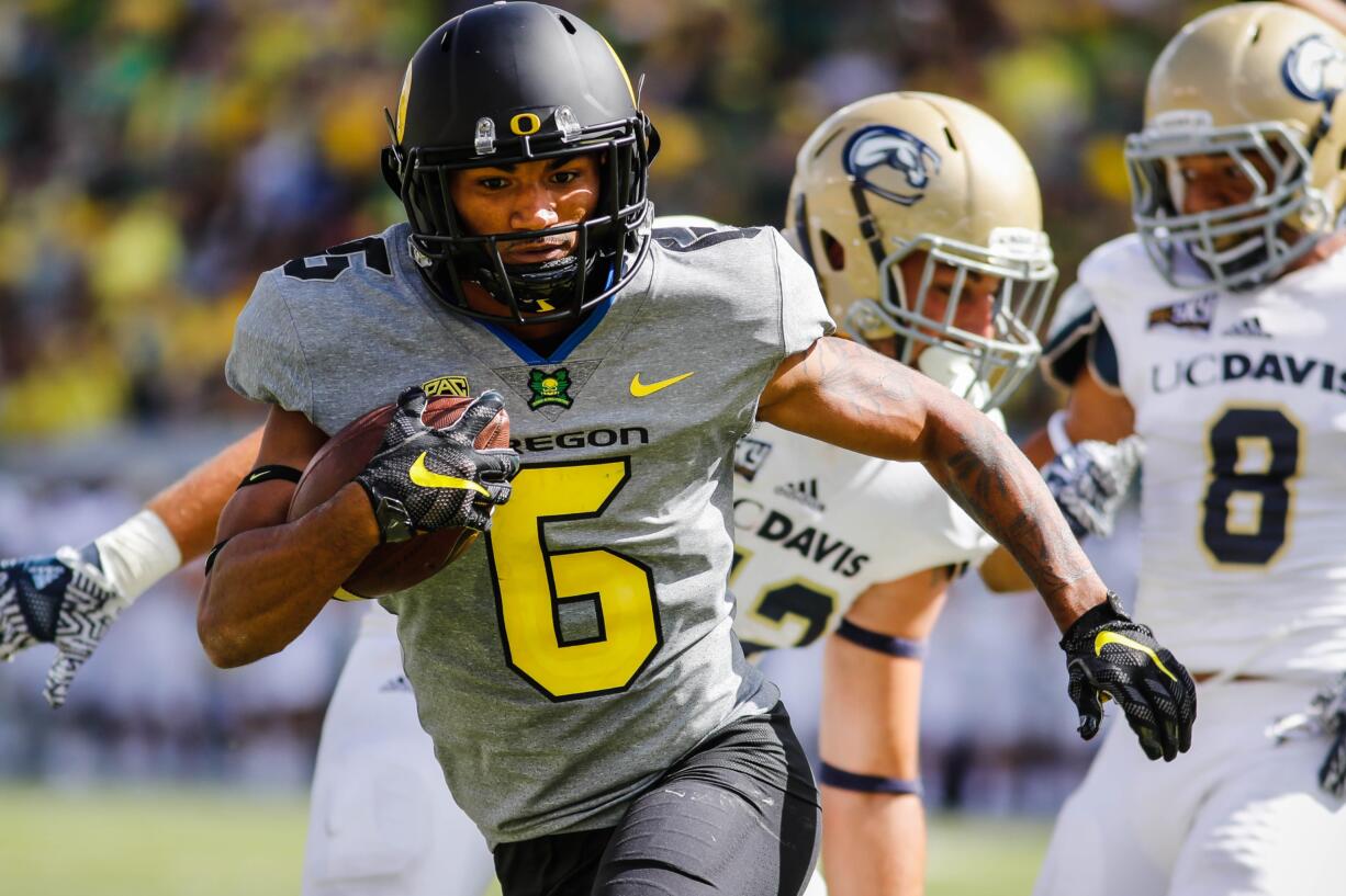 Oregon wide receiver Charles Nelson (6) scores a touchdown during the third quarter against UC Davis during an NCAA college football game in Eugene, Ore., Saturday, Sept. 3, 2016.