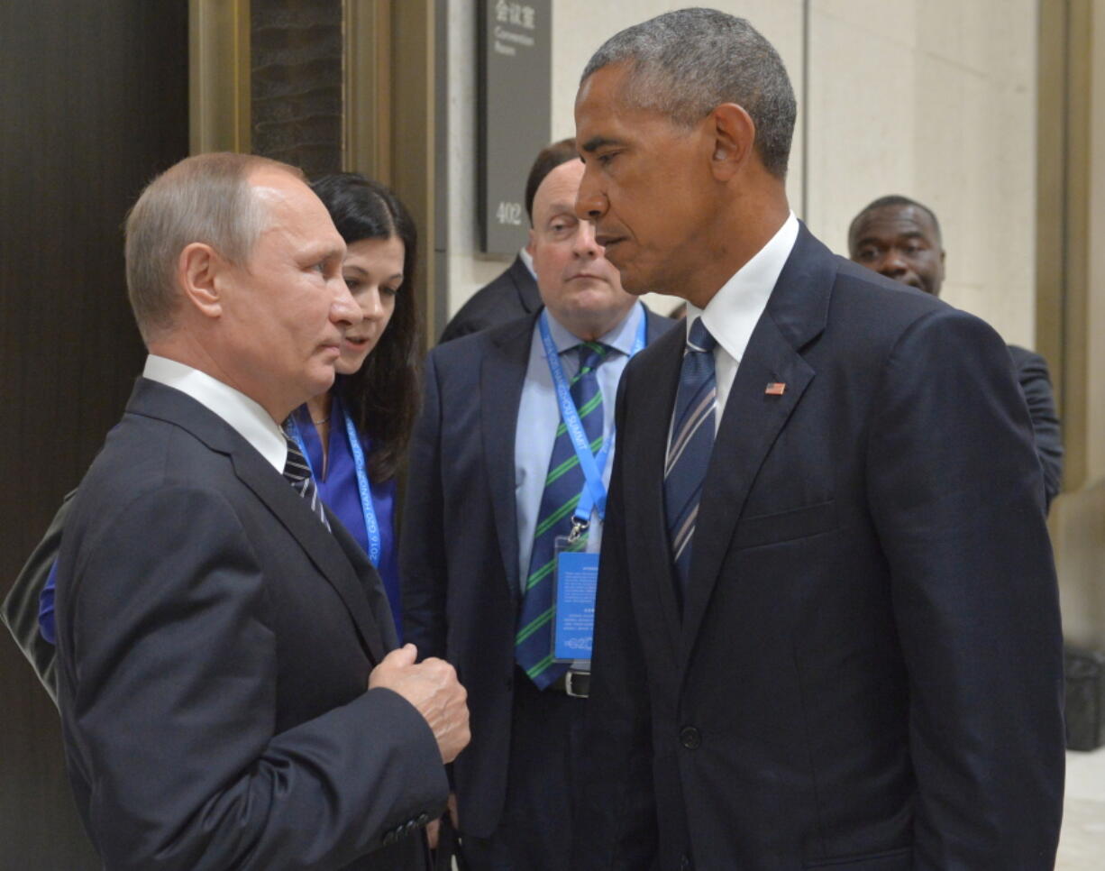 Russian President Vladimir Putin, left, speaks with U.S. President Barack Obama in Hangzhou in eastern China&#039;s Zhejiang province Monday.