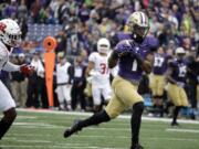 Washington's John Ross scores on a 50-yard pass against Rutgers in the first half of an NCAA college football game, Saturday, Sept. 3, 2016, in Seattle.