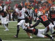 Utah quarterback Troy Williams (3) tries to pull away from Oregon State's Manase Hungalu, bottom, and Kendall Hill (12) in the first half of an NCAA college football game in Corvallis, Ore., on Saturday, Oct. 15, 2016. (AP Photo/Timothy J.