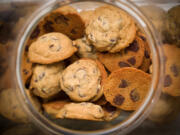 A neuroscientist suggests urge surfing to tolerate that tantalizing cookie.