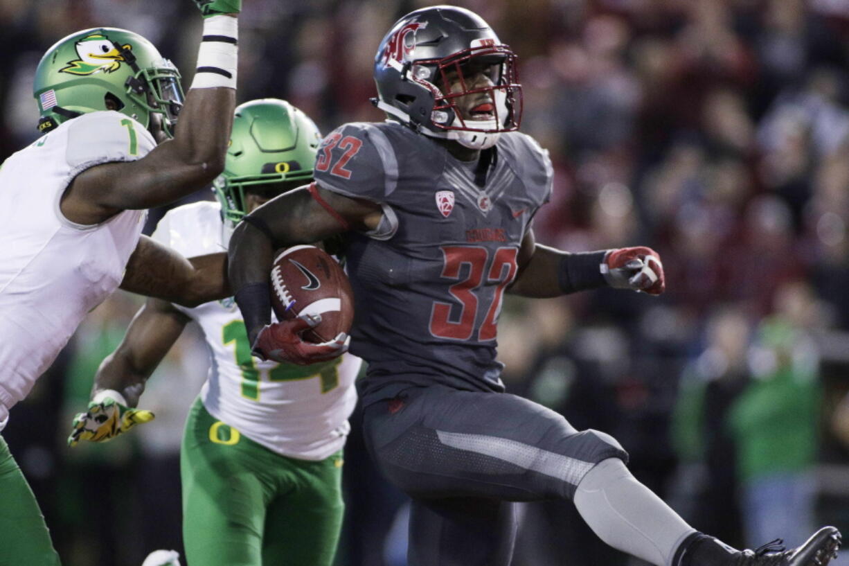 Washington State running back James Williams (32) scores a against Oregon on Saturday.