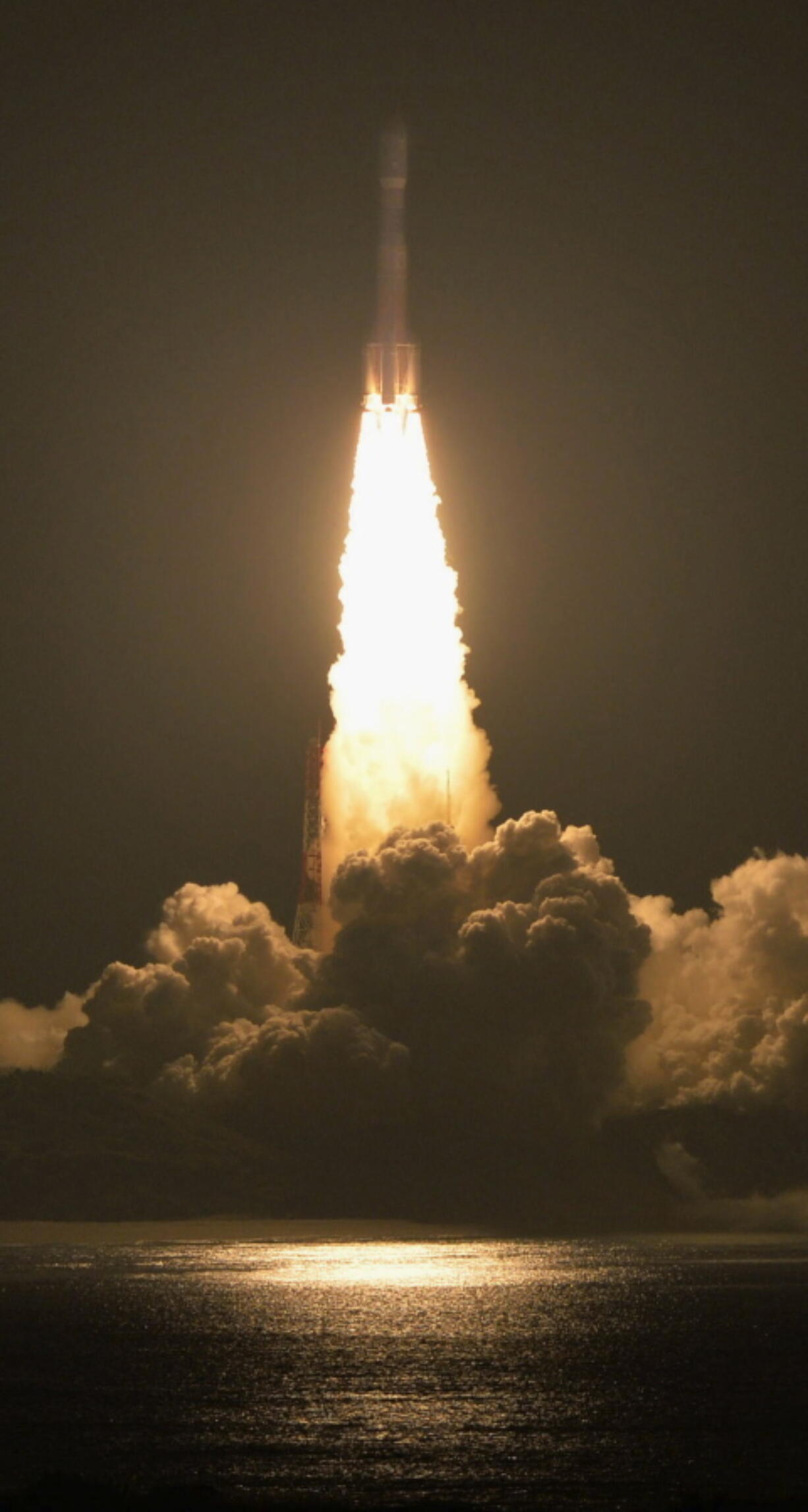 Japan&#039;s H-IIB rocket with a capsule called Kounotori, or stork, goes up shortly after liftoff Friday at the Tanegashima Space Center in Tanegashima, southern Japan. The Japanese capsule contains nearly 5 tons of food, water and other supplies, including new lithium-ion batteries for the International Space Station&#039;s solar power system.