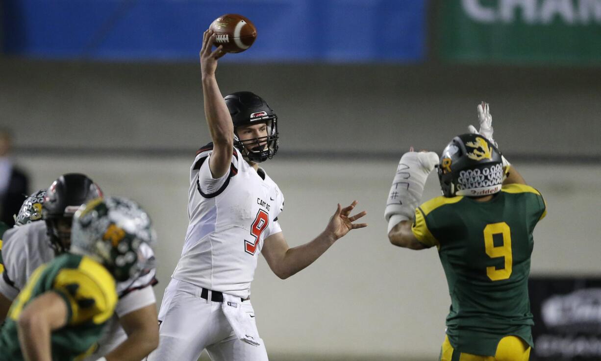 Camas quarterback Jack Colletto passes under pressure from Richland defensive back Kyle Kirby, right, in the first half of the Washington Div. 4A high school football championship, Saturday, Dec. 3, 2016, in Tacoma, Wash. (AP Photo/Ted S.