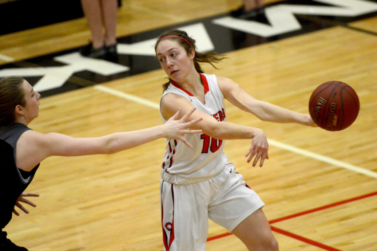 Camas senior Teague Schroeder gets off a no-look pass with pressure from Union junior Courtney Cranston.