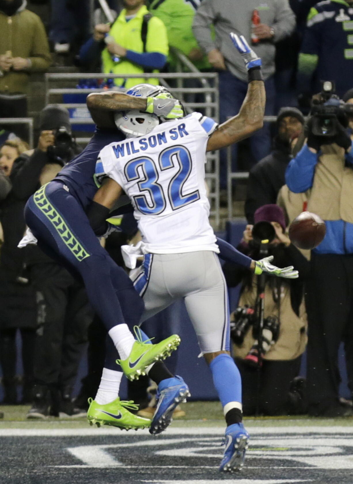 Seattle Seahawks wide receiver Paul Richardson, left, reaches around Detroit Lions strong safety Tavon Wilson (32) to make a catch for a touchdown in the first half of an NFL football NFC wild card playoff game, Saturday, Jan. 7, 2017, in Seattle.