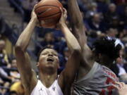 California's Ivan Rabb, left, shoots against Washington State's Robert Franks, an Evergreen High grad, in the second half Saturday, Jan. 14, 2017, in Berkeley, Calif.