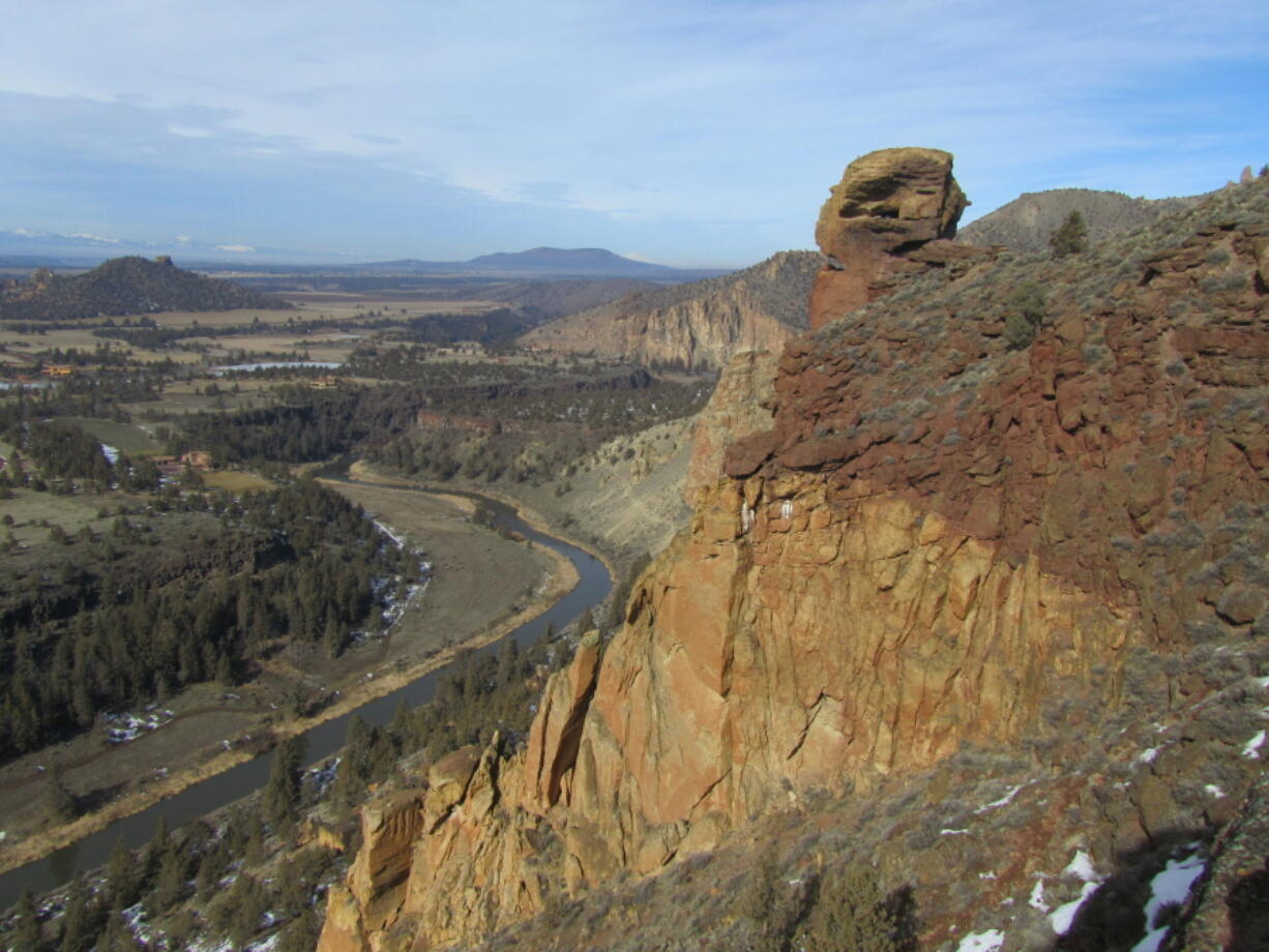 Misery Ridge in Oregon&#039;s Smith Rock State Park. The Misery Ridge Trail starts just across the footbridge that spans the Crooked River.