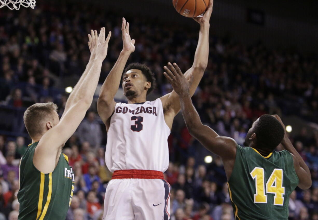 Gonzaga&#039;s Johnathan Williams (3) shoots against San Francisco&#039;s Charles Minlend (14) and center Jimbo Lull.