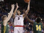 Gonzaga&#039;s Johnathan Williams (3) shoots against San Francisco&#039;s Charles Minlend (14) and center Jimbo Lull.