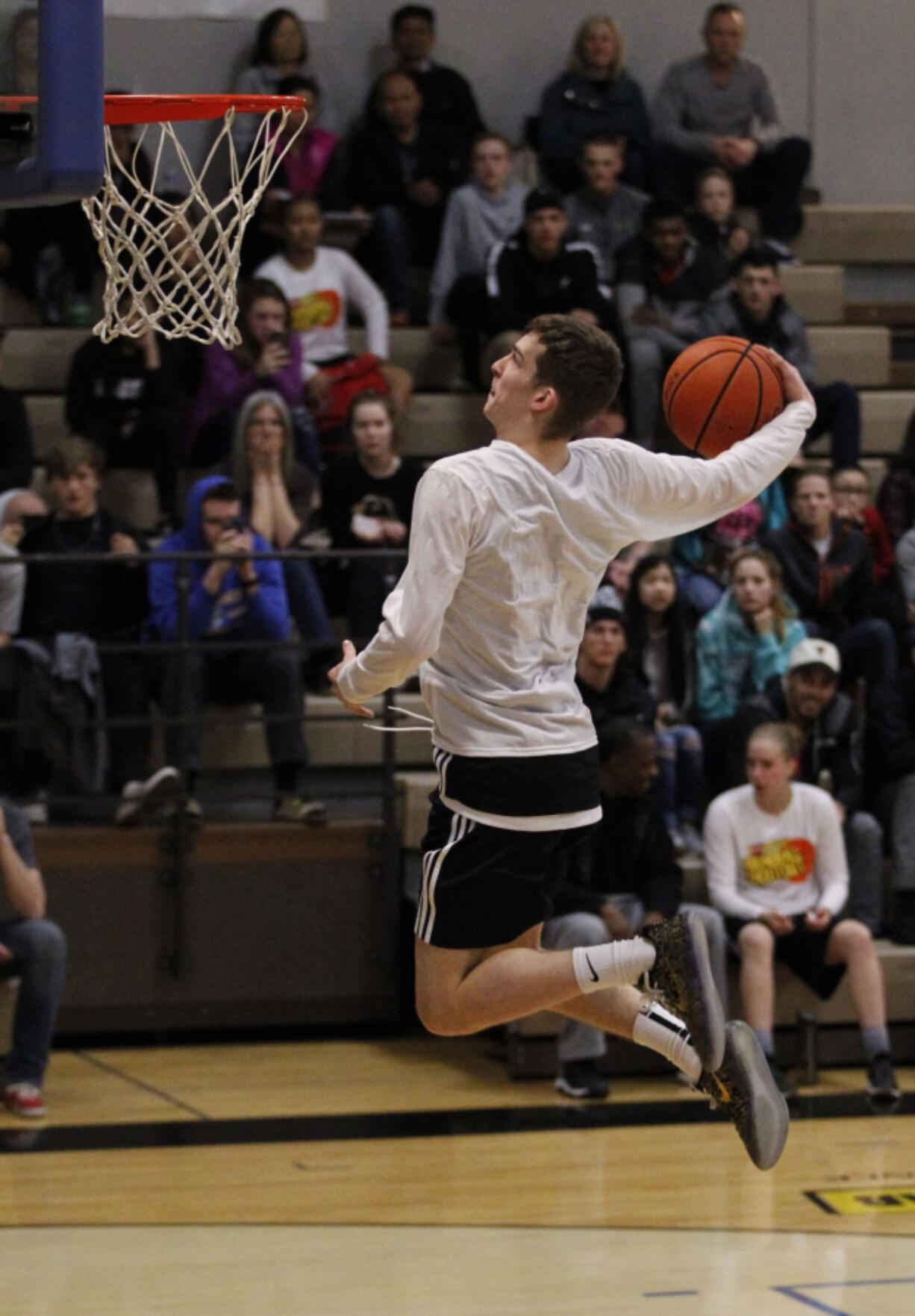 Alex Glikbarg of Camas competes in the dunk contest during at the Les Schwab Roundball Shootout.