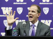 Mike Hopkins talks to reporters after he was introduced as Washington&#039;s new head NCAA college basketball coach, Wednesday, March 22, 2017, in Seattle. Hopkins, a longtime Syracuse assistant coach, replaces Lorenzo Romar. (AP Photo/Ted S.