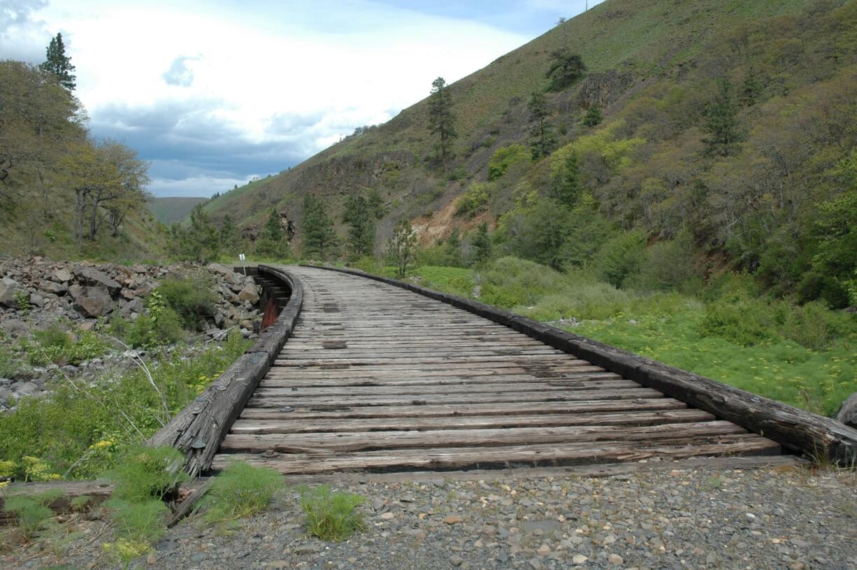 The Swale Canyon portion of the Klickitat Trail is best hiked or cycled in April or May, when the wildflowers bloom and the temperatures are comfortables.