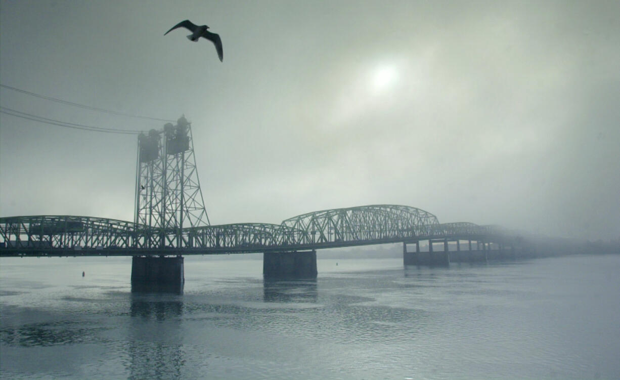 Fog obscures the Interstate 5 Bridge in December 2003.