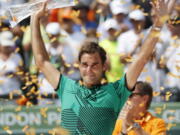 Roger Federer, of Switzerland, holds up his trophy after defeating Rafael Nadal, of Spain, during the men&#039;s singles final tennis match at the Miami Open, Sunday, April 2, 2017 in Key Biscayne, Fla.