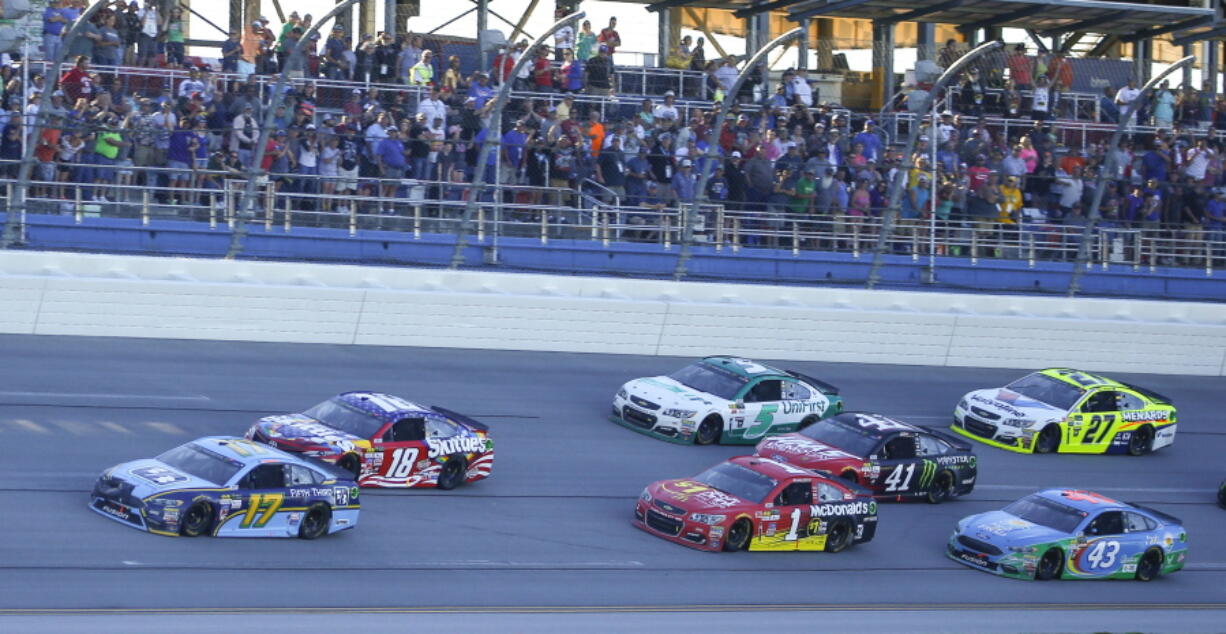 Ricky Stenhouse Jr. (17) leads the pack to finish line for his first Cup win during the Camping World 500 auto race at Talladega Superspeedway, Sunday, May 7, 2017, in Talladega, Ala.