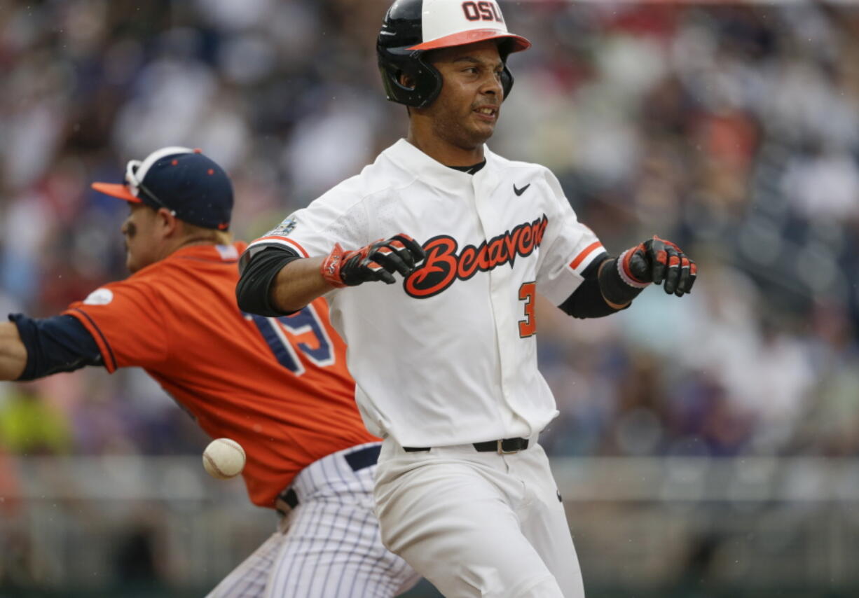 Cal State Fullerton first baseman Dillon Persinger (19) cannot reach the throw and Oregon State's Preston Jones (33) — a Mountain View High graduate — continues to second base on the throwing error in the seventh inning of the College World Series game in Omaha, Neb., Saturday, June 17, 2017.