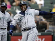 Seattle Mariners’ Nelson Cruz celebrates after hitting a solo home run during the 10th inning of a baseball game against the Chicago White Sox, Sunday, July 16, 2017, in Chicago. (AP Photo/Nam Y.