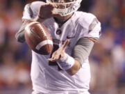 Otto Kitsinger/Associated Press Washington State quarterback Luke Falk (4) takes the snap during the second half of an NCAA college football game against Boise State in Boise, Idaho, on Saturday, Sept. 10, 2016.