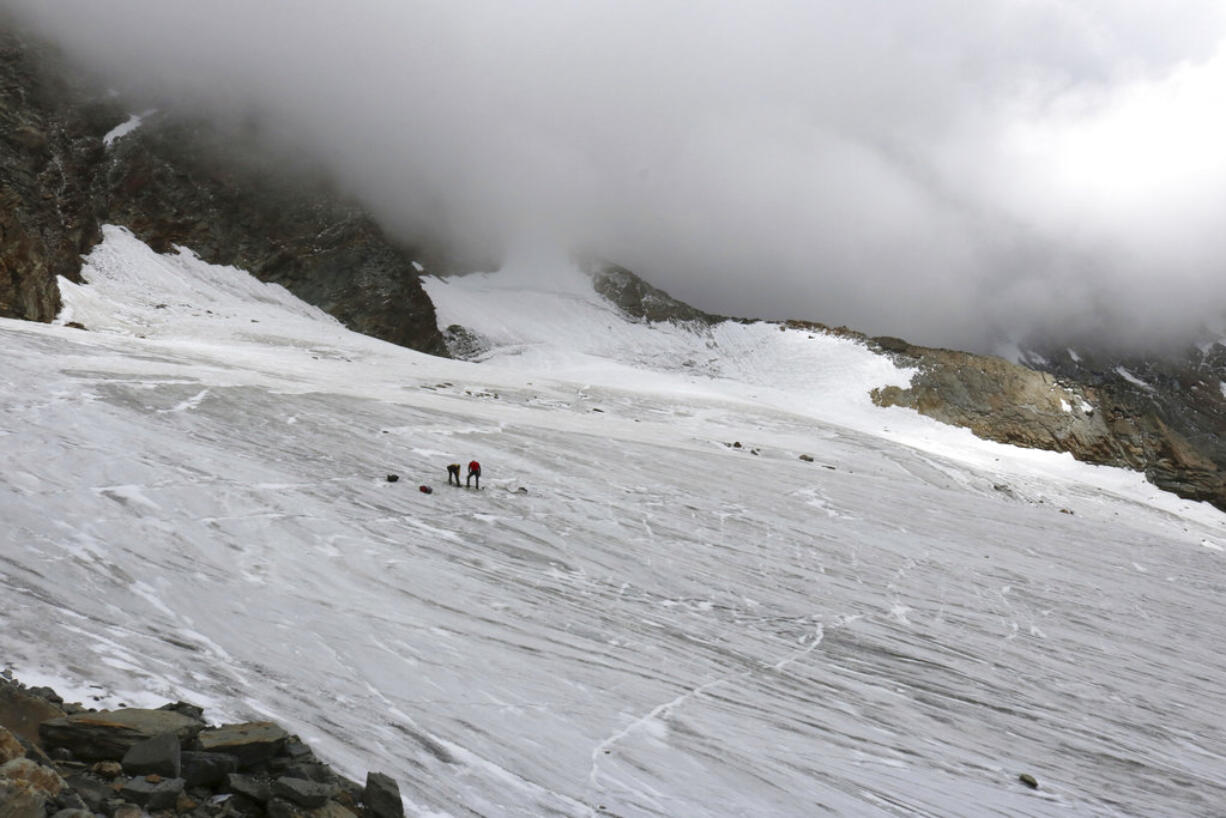 This undated  picture released by the police in canton Valais shows the place at Hohlaub Glacier near Saas Fee, Switzerland where the body of a German hiker was found.  The remains of the  German hiker who disappeared while climbing in the Swiss Alps 30 years ago has been found at the Hohlaubgletscher above Saas Fee, Switzerland, on July 25 2017 by two climbers, police said on Wednesday, Aug. 2,  2017.